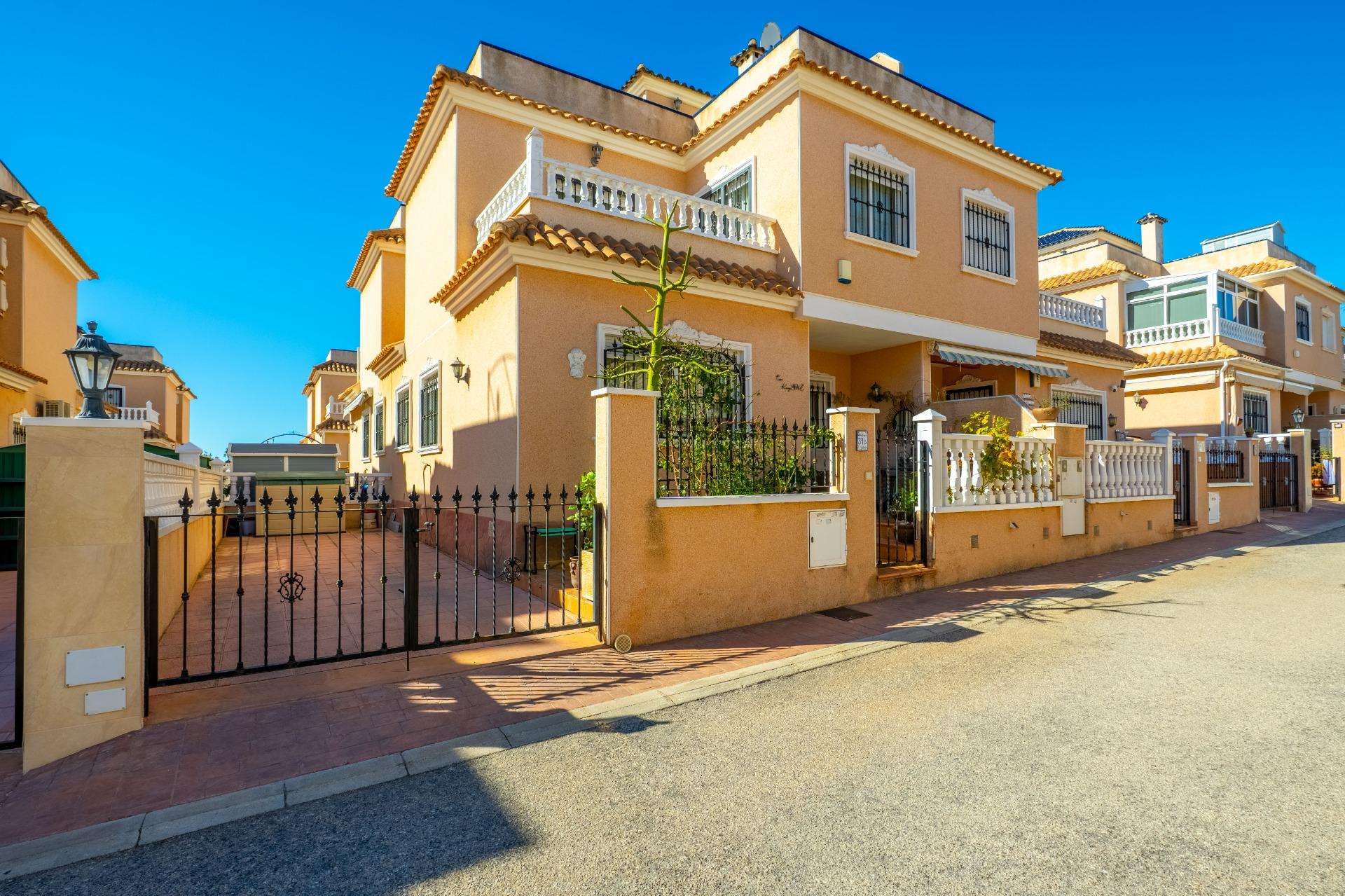 We invite you to visit this charming duplex house in Residencial Vista Azul, Orihuela Costa, one of - Image 1