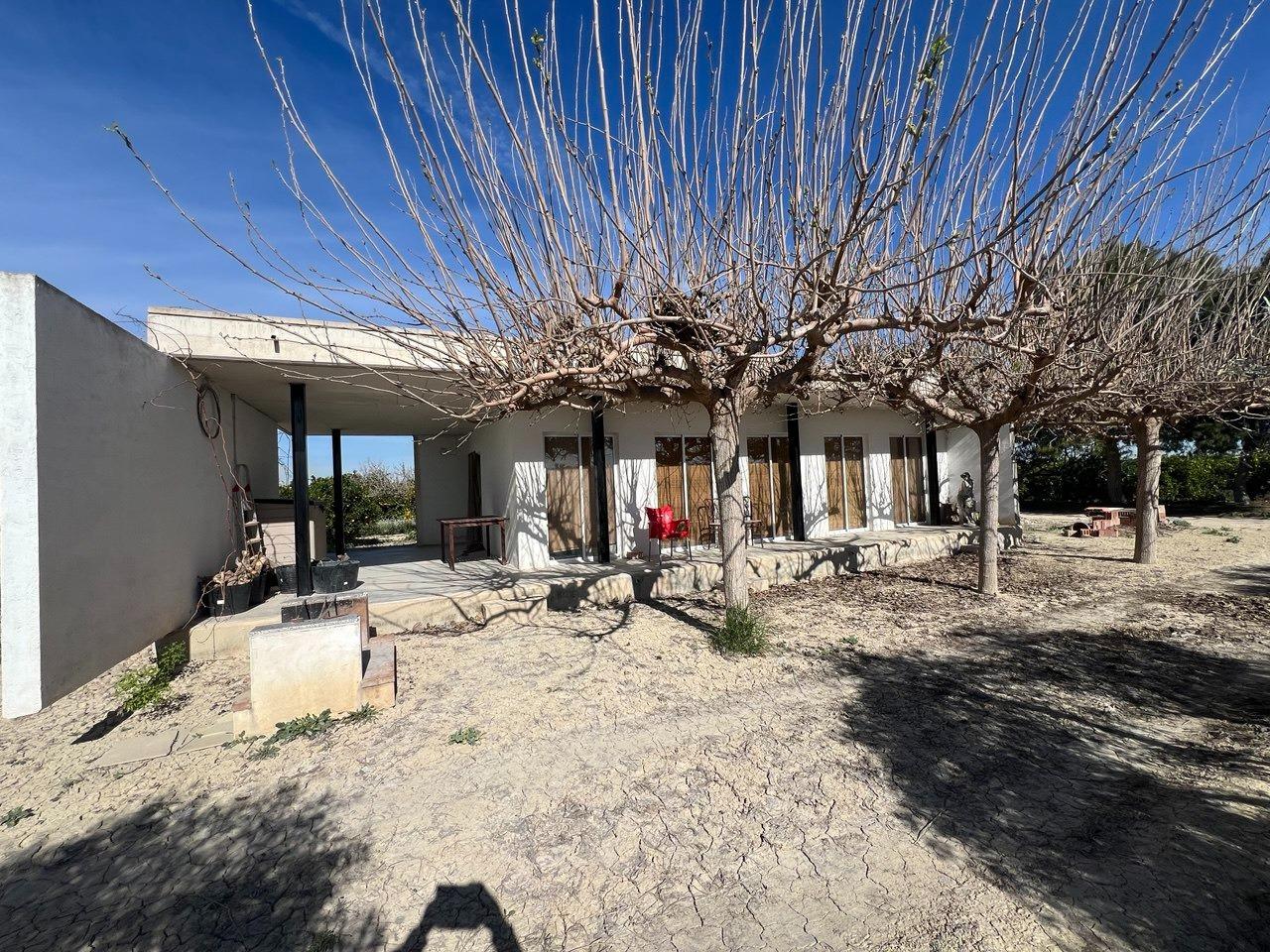 Beautiful country-style house with a modern touch - Image 1