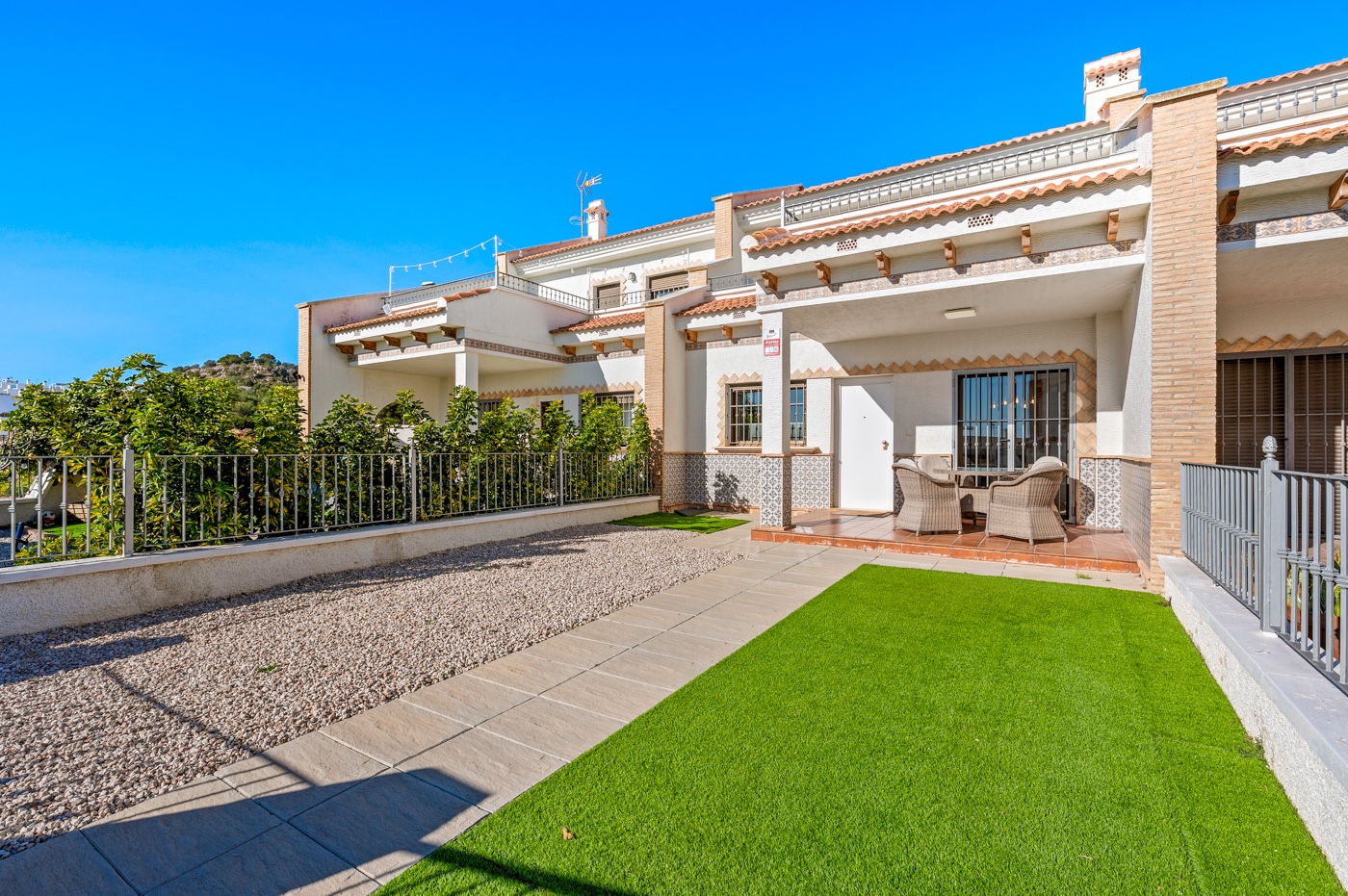 Charming townhouse with garden in Villas María – San Miguel de Salinas This very well-maintained tow - Image 1