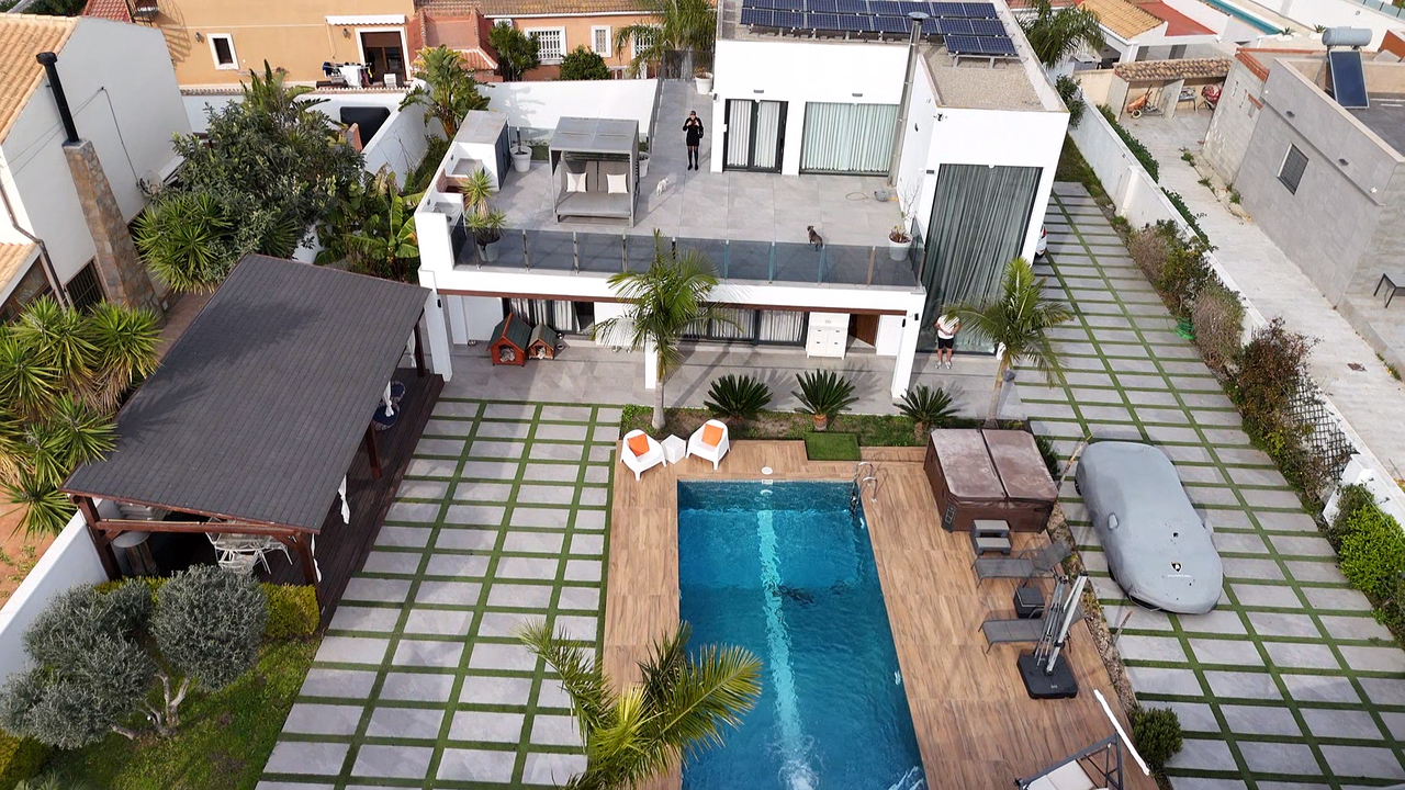 Step into pure luxury with this stunning 3-bedroom, 4-bathroom villa in the prestigious residential - Image 1