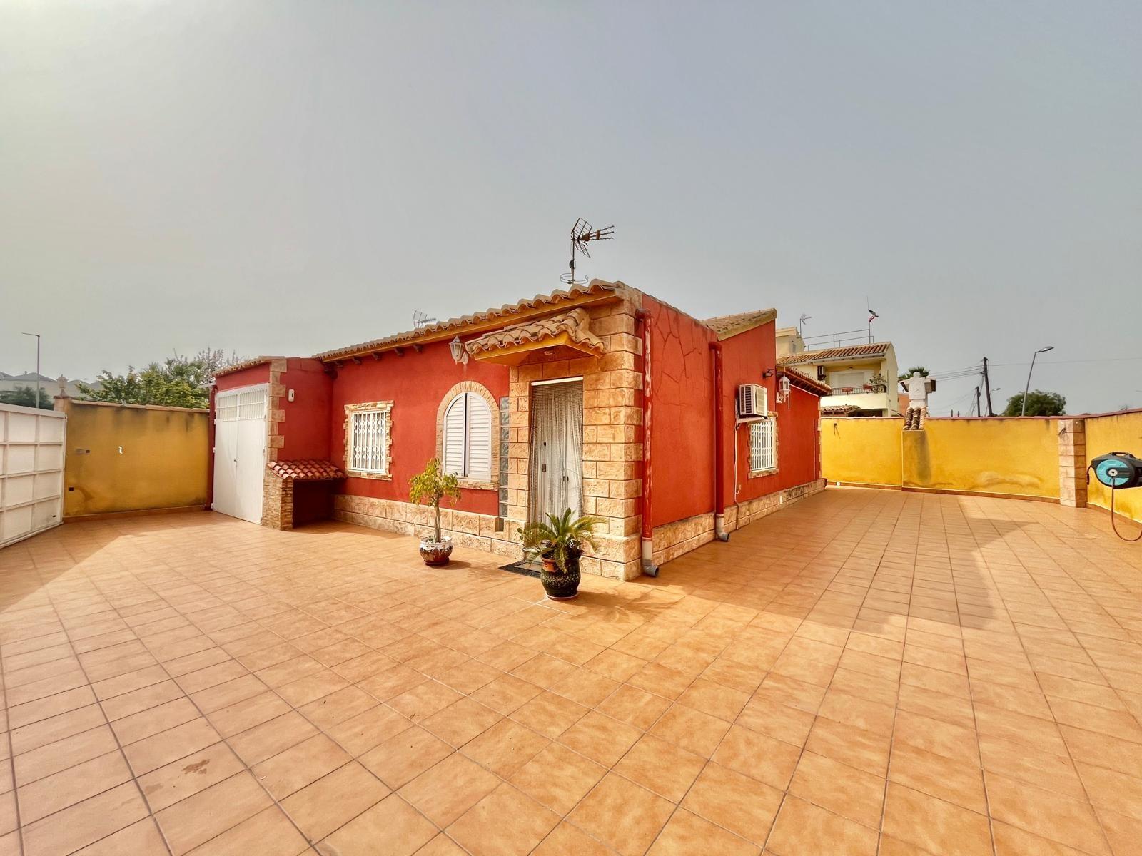 Detached Villa with Large Private Plot in Los Balcones – Torrevieja Detached villa for sale in one o - Image 1