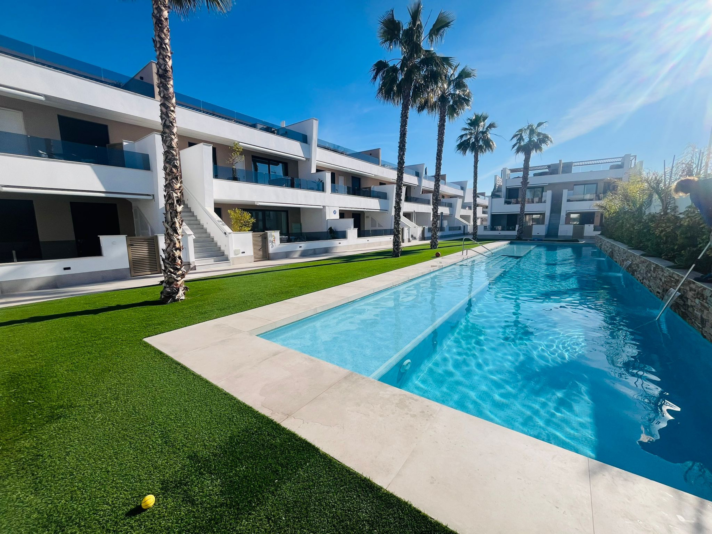 Discover this beautifully presented ground floor apartment in San Pedro del Pinatar, just one year o - Image 1