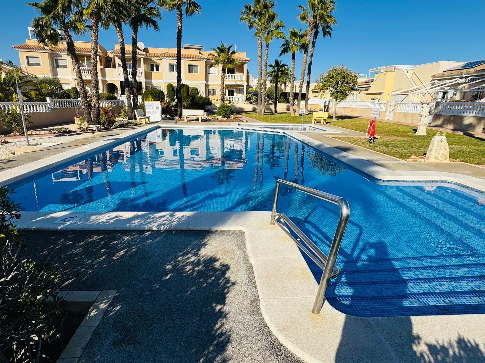 We present this charming townhouse located in the exclusive area of ​​Ciudad Quesada, Rojales - Image 1