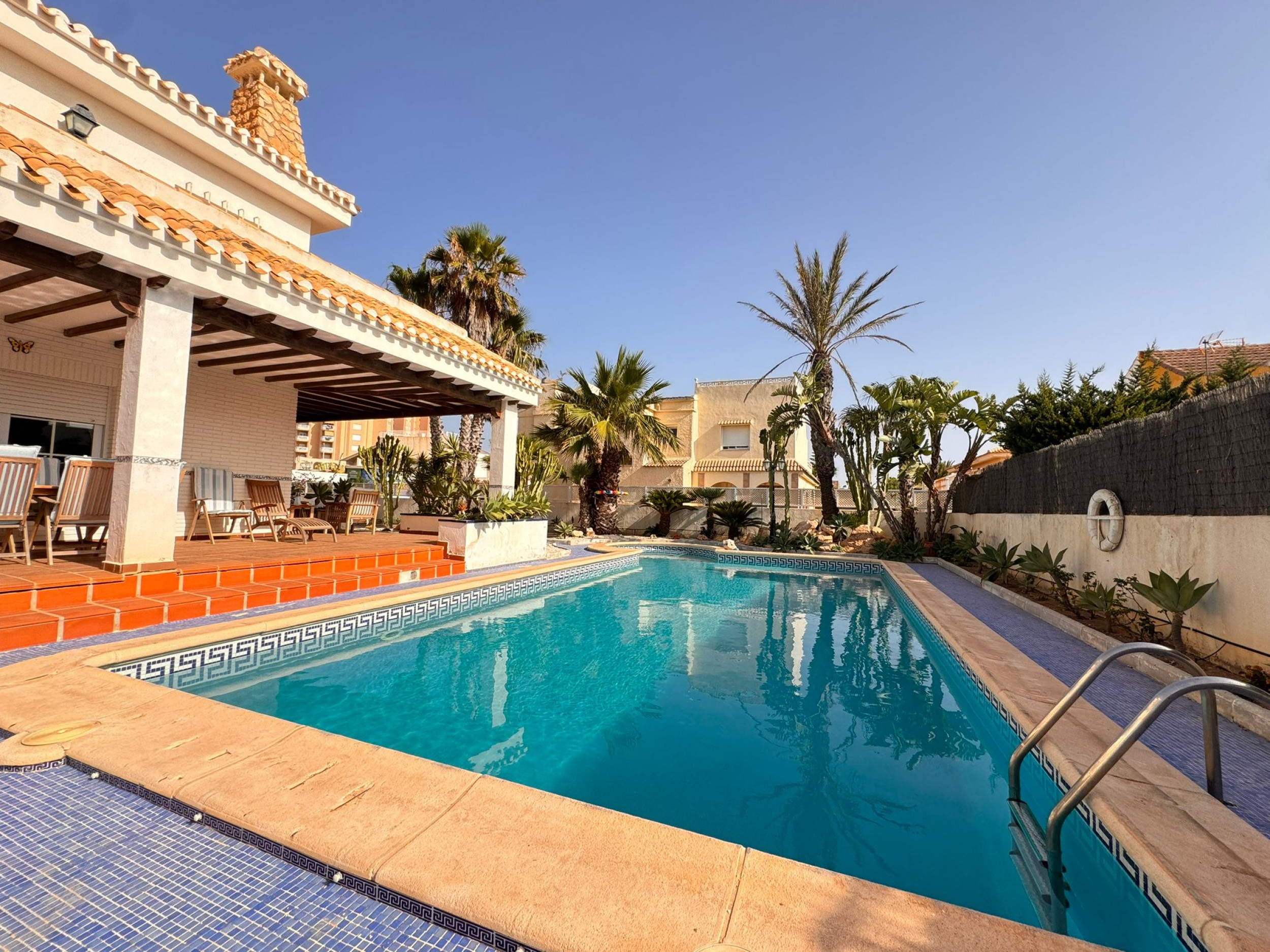 Charming South-West Facing Detached Villa in La Manga Del Mar Menor Discover your dream home just a - Image 1