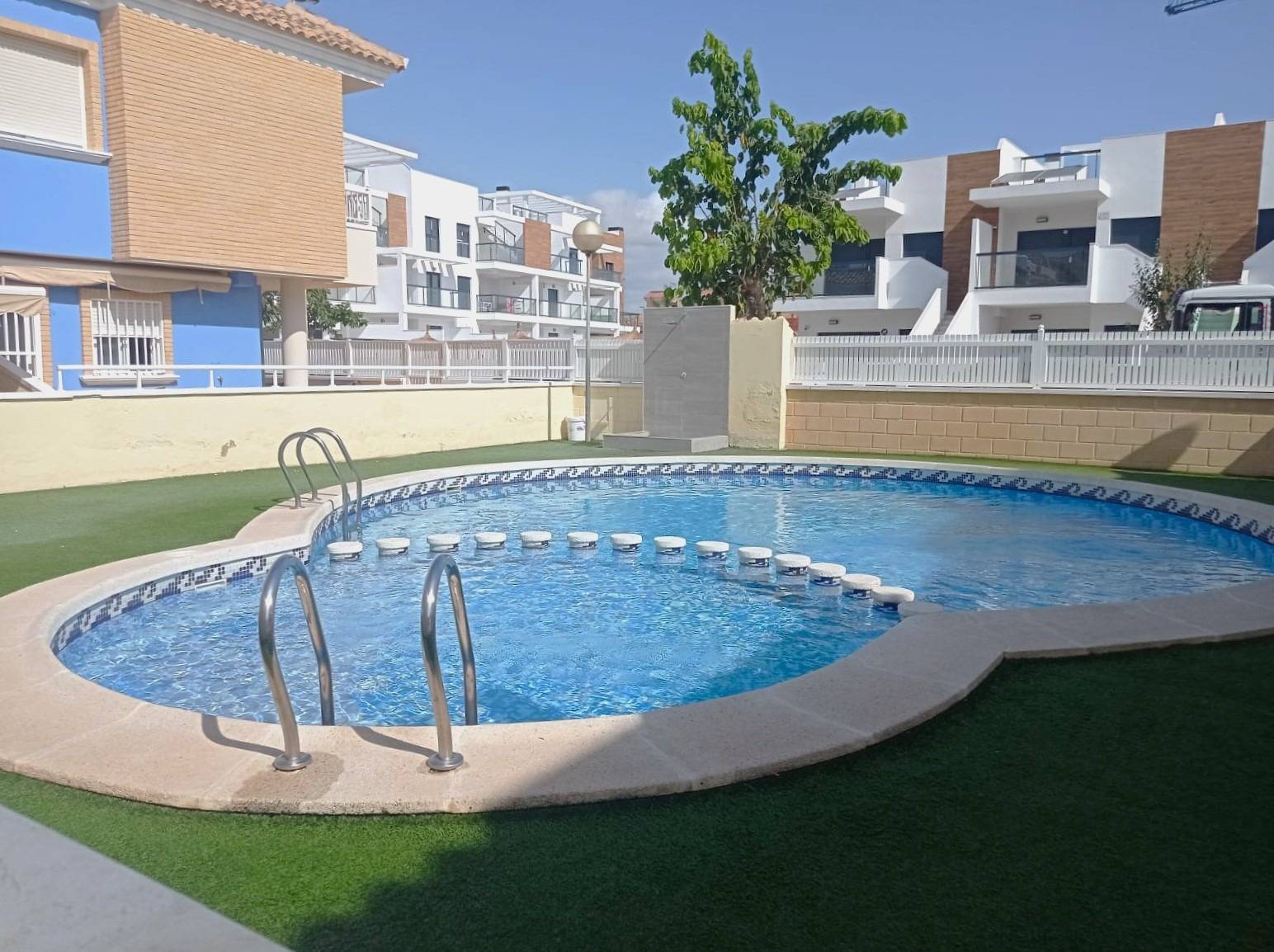 Discover your new home in a charming semi-detached chalet located in the desirable area of El Mojón, - Image 1