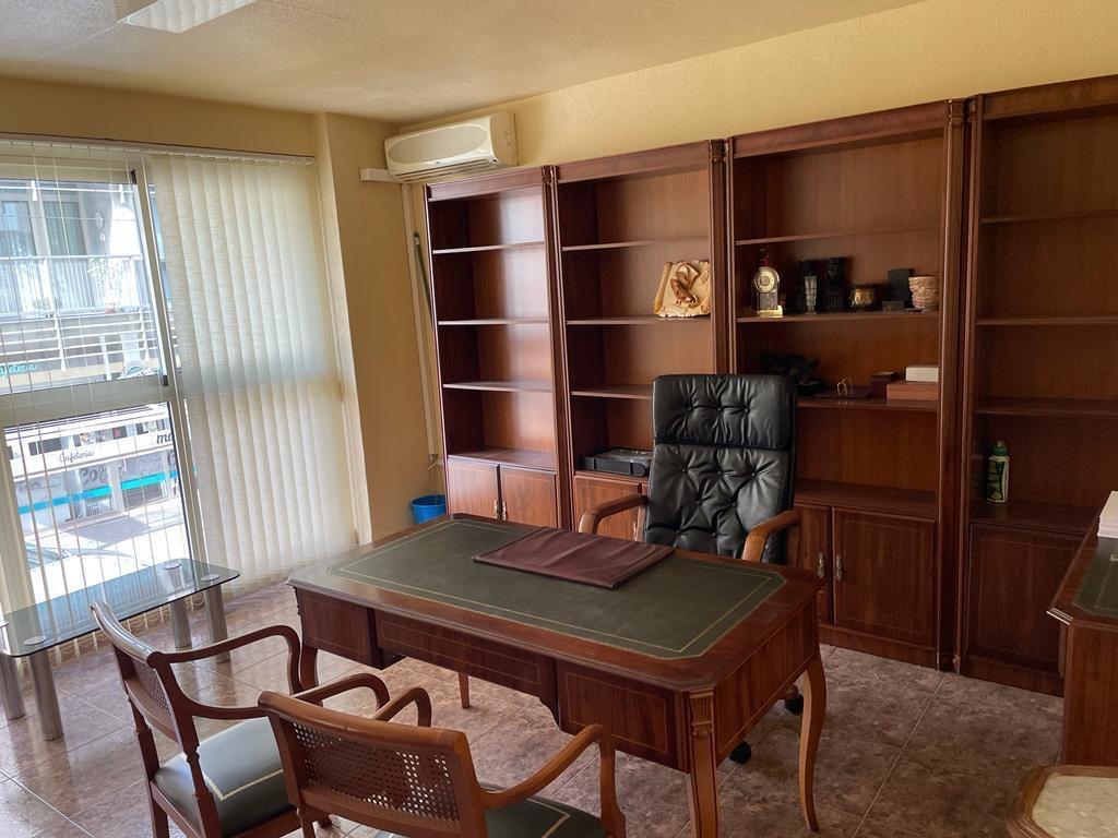 Discover this excellent investment opportunity in the heart of Almoradí - Image 1