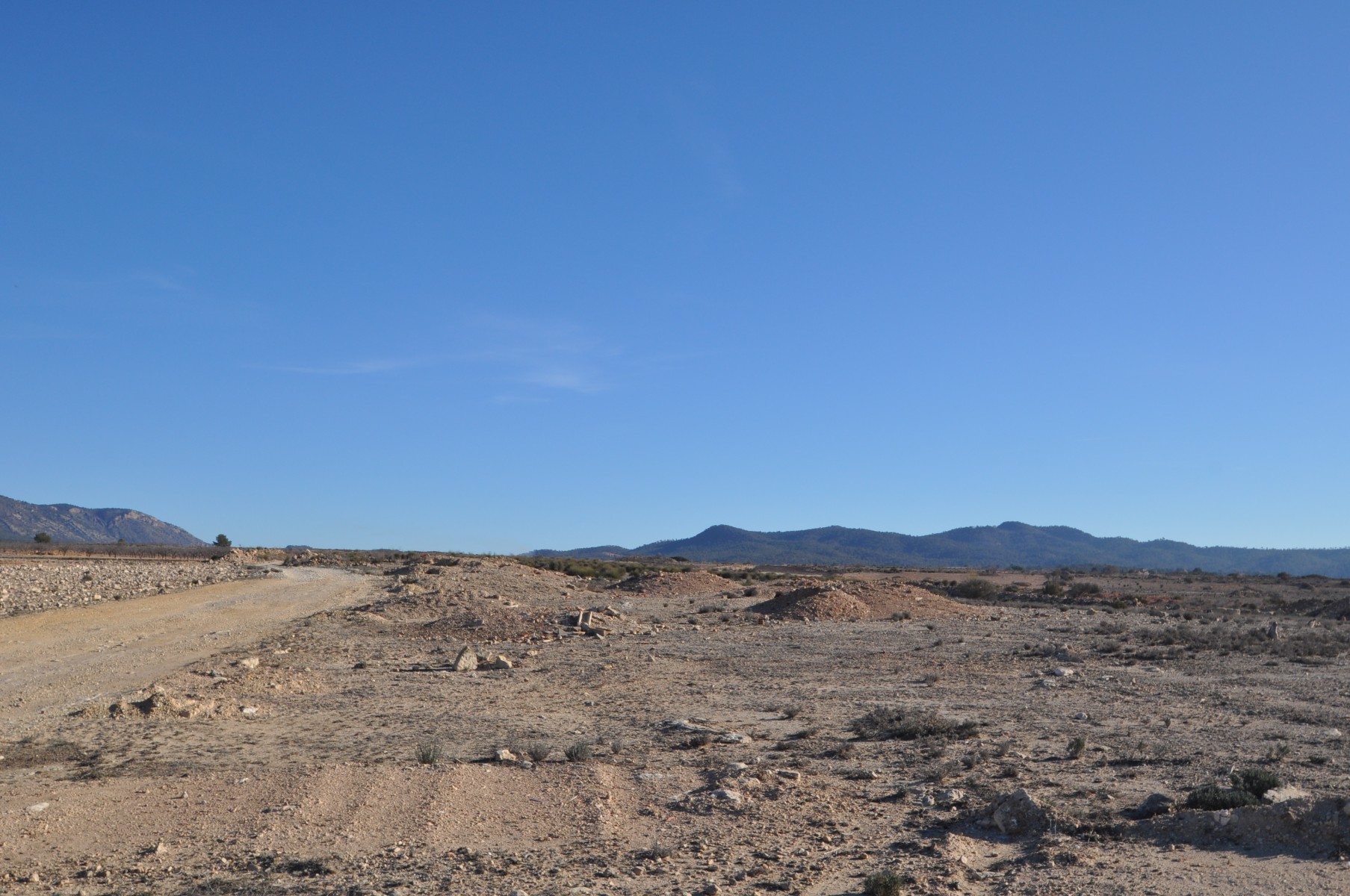 This 14,122m² plot offers a fantastic opportunity for building your home or setting up a mobile or d - Image 1