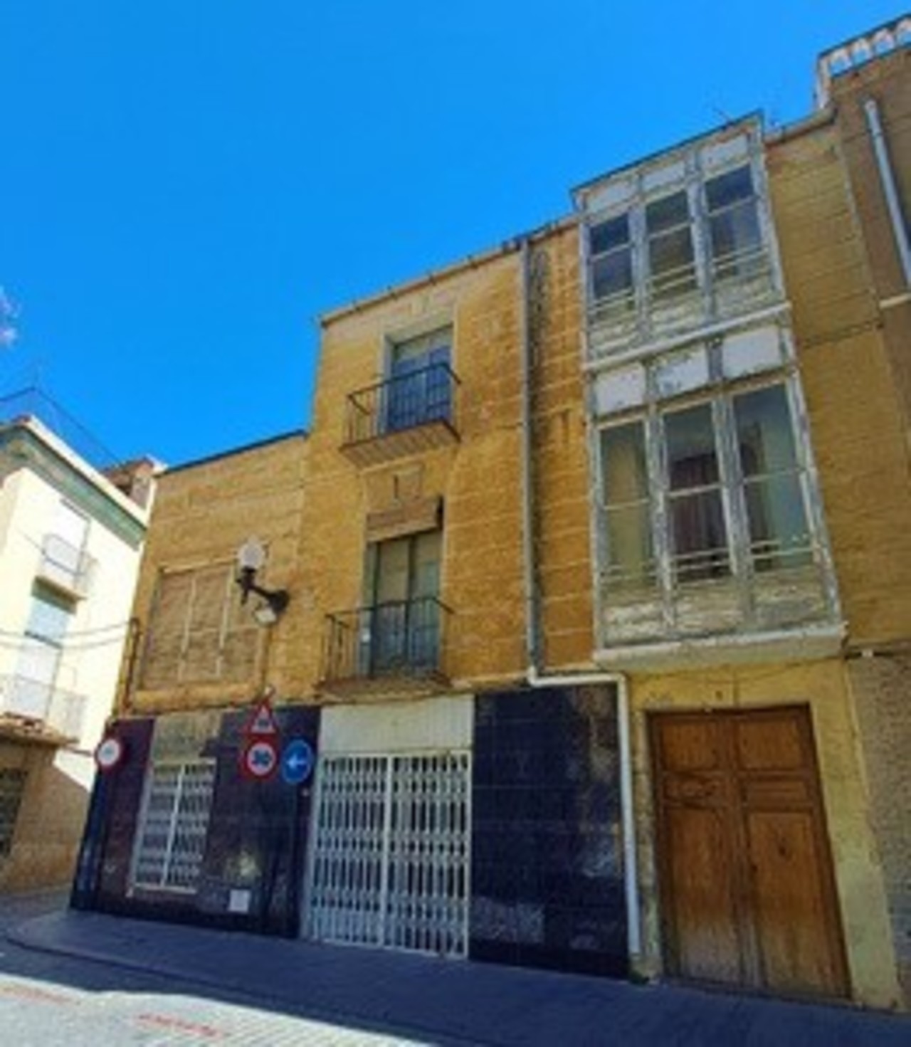 We present this building with charm in Orihuela city - Image 1