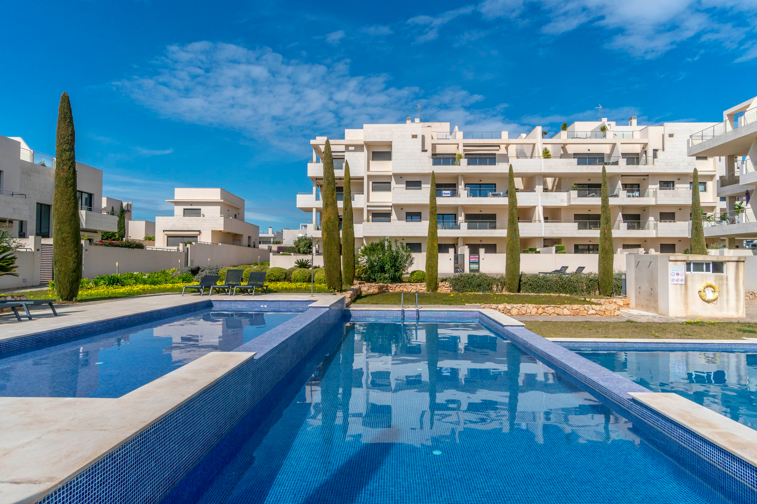 Modern apartment in Jardines de Montesolana, Orihuela Costa - Image 1