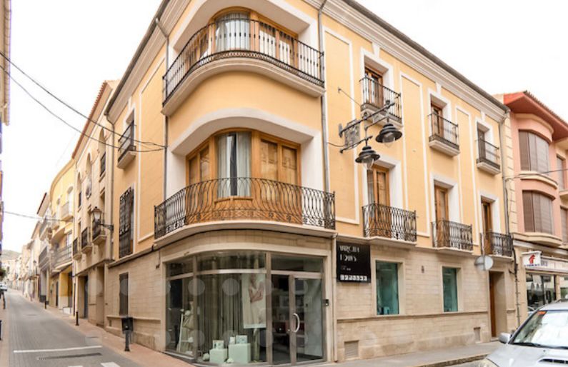 Welcome to this stunning 518 m² residence nestled in the heart of Jumilla, Murcia - Image 1