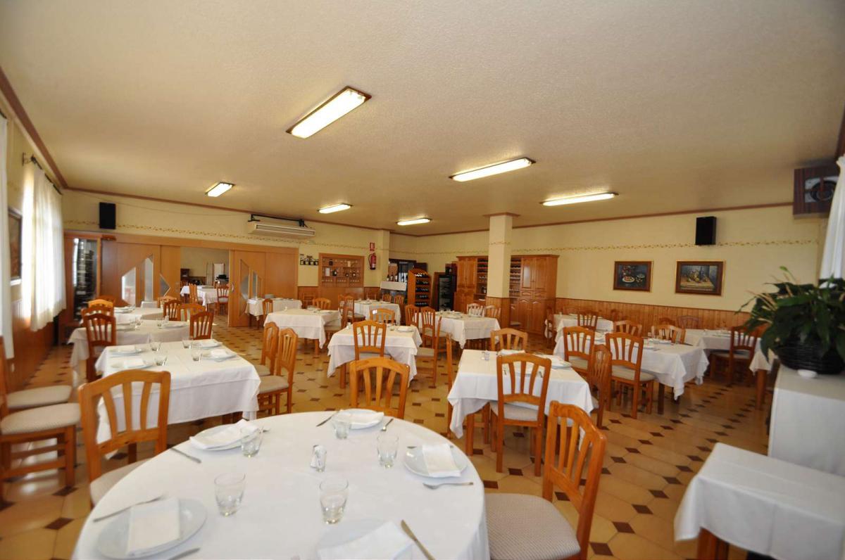 A superb business opportunity to purchase a thriving restaurant and bar in a quaint Spanish village - Image 1