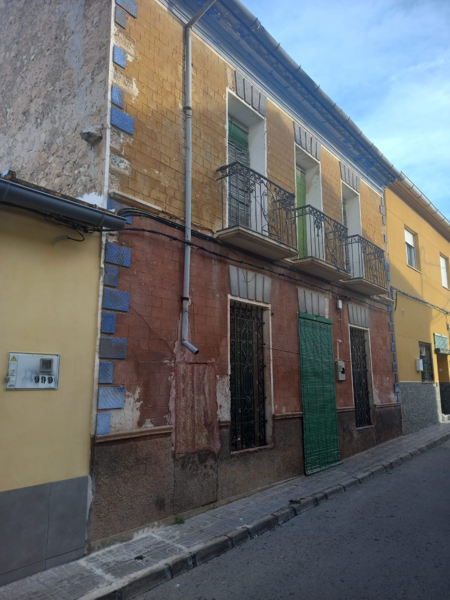 Townhouse Renovation Project in Cañada de la LeñaThis traditional townhouse in Cañada de la Leña off - Image 1
