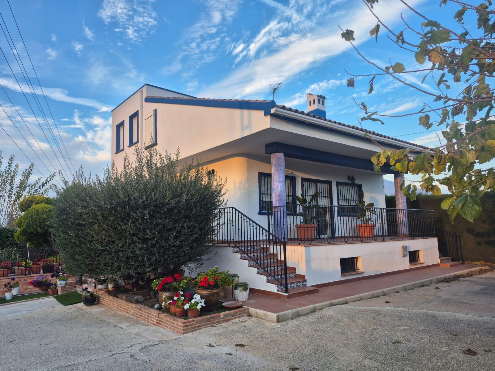 Discover this magnificent country house located in Orihuela, specifically on the old road to Callosa - Image 1