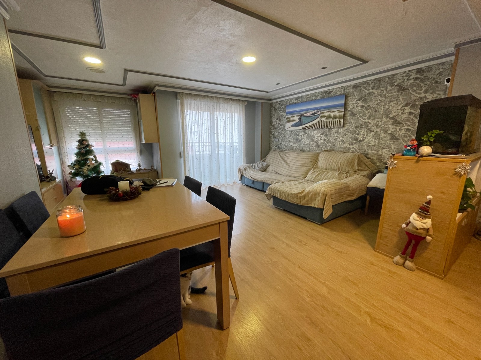 Spacious 4-bedroom apartment located in the heart of Torrevieja, with garage space included - Image 1