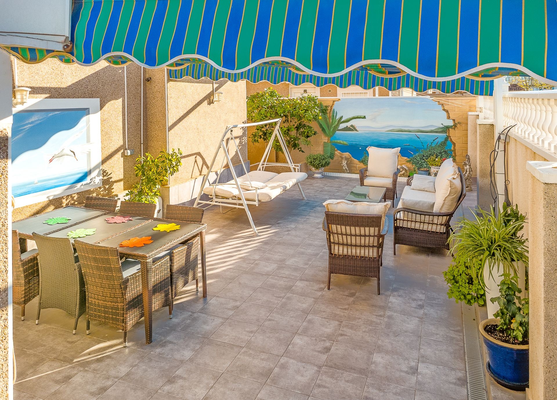 Welcome to this spacious detached villa in the desirable residential area of Los Altos, Torrevieja t - Image 1