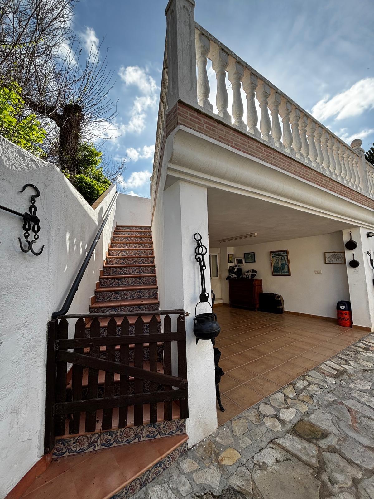 Discover this charming house in the peaceful town of Benejúzar, located in the beautiful Vega Baja d - Image 1