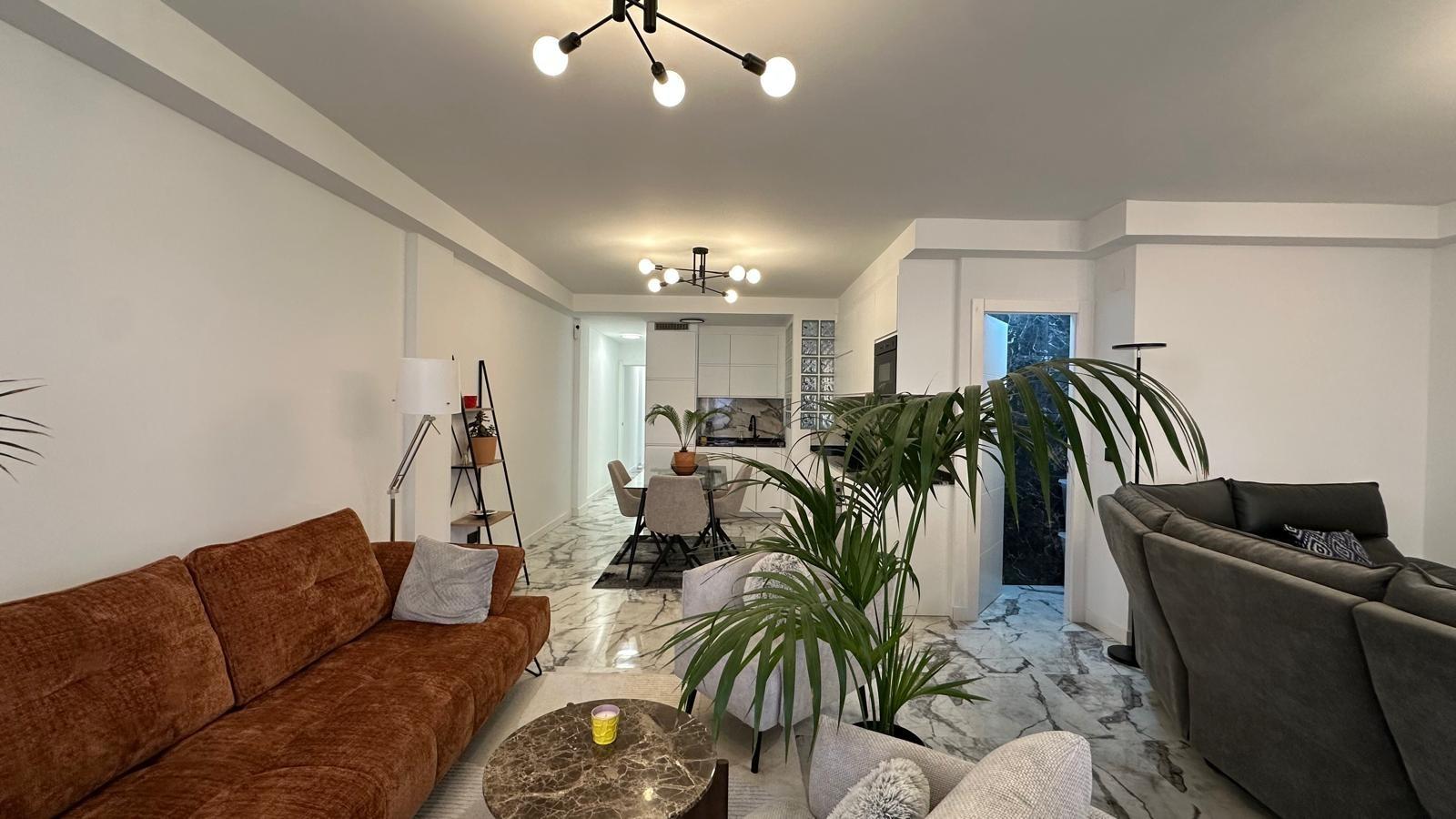 Discover this magnificent 3-bedroom, 1-bathroom apartment located on the beachfront of Playa del Cur - Image 1