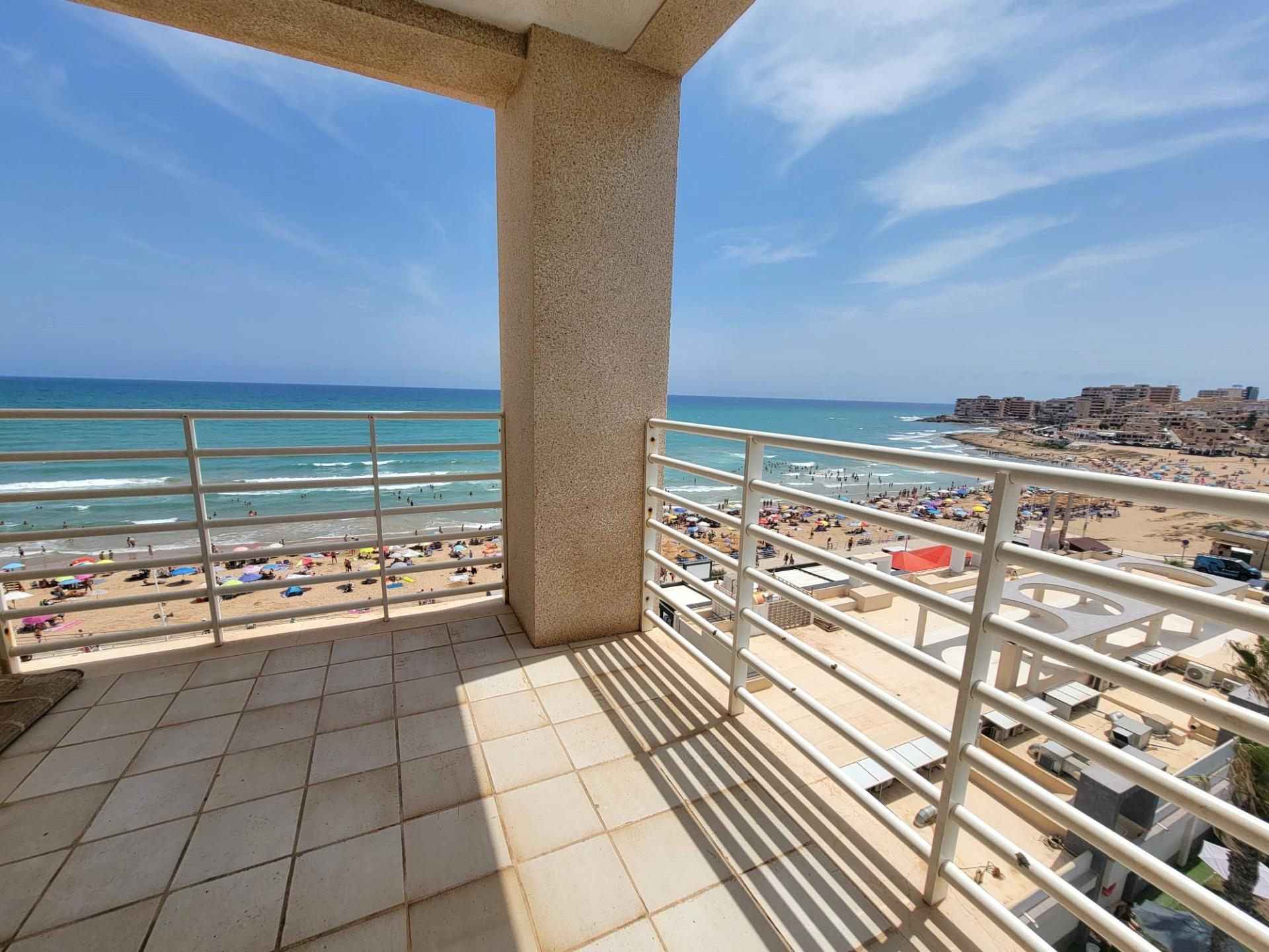 Corner Penthouse on the sixth floor, in original condition, with frontal and panoramic sea views, on - Image 1