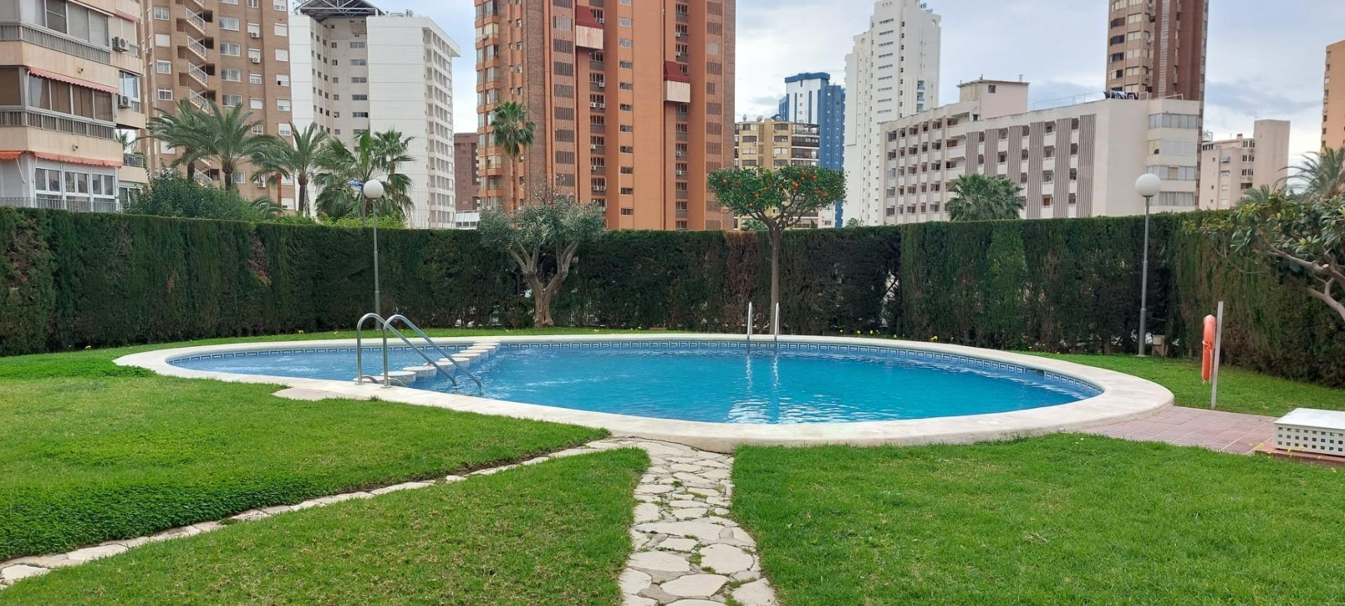 Discover this fantastic apartment for sale located in the Mercadona area of Benidorm, situated on a - Image 1