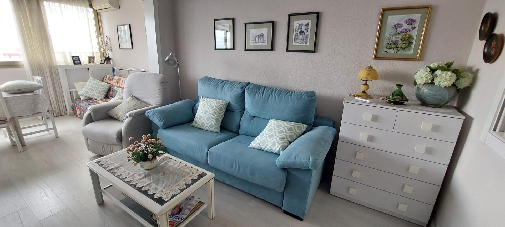 Discover this fantastic apartment for sale located in the Mercadona area of Benidorm, situated on a