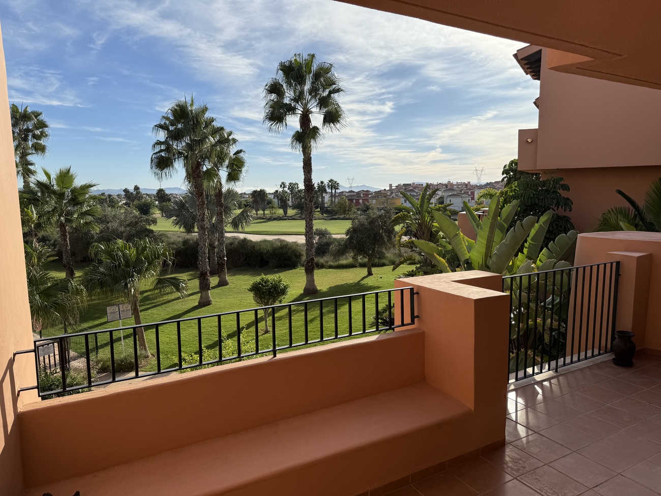 Spacious 3-bedroom, 2-bathroom apartment in the heart of the Mar Menor golf resort, overlooking the - Image 1