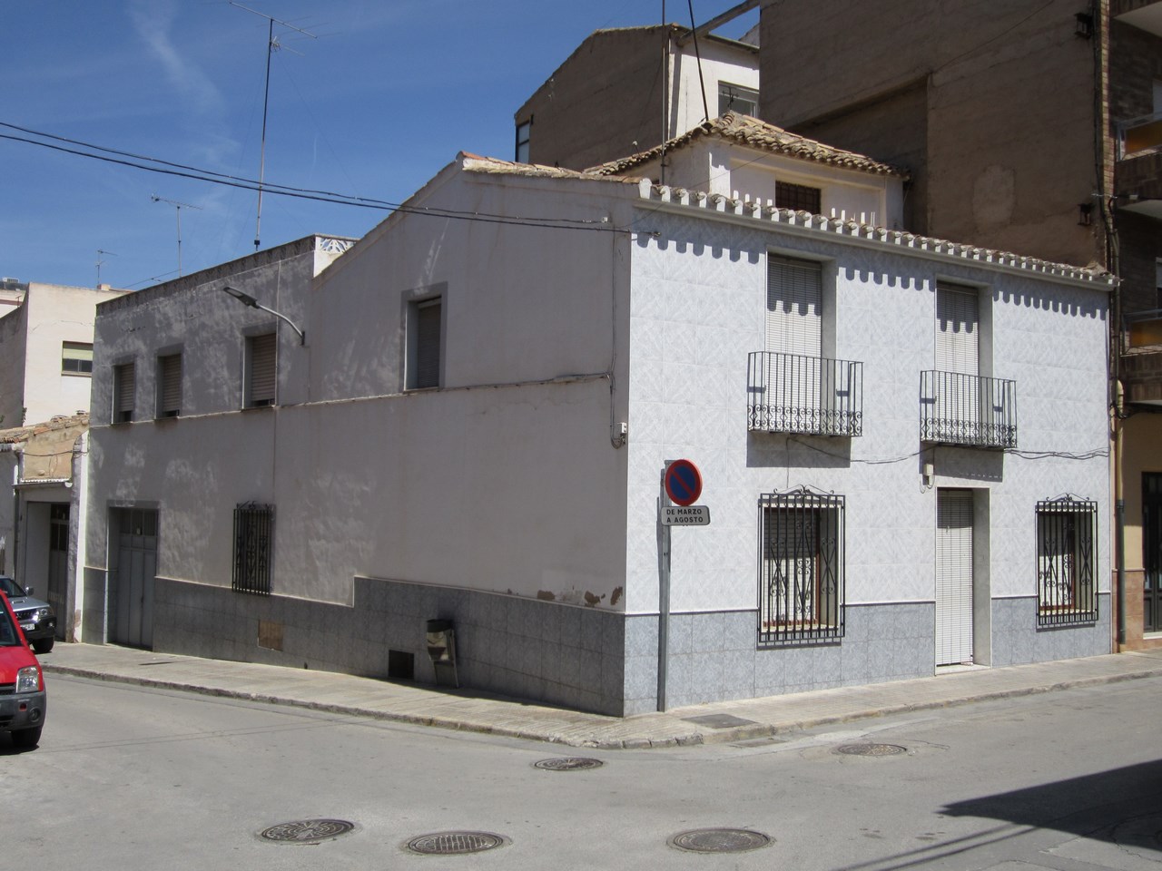 Exquisit townhouse to reform, located in centre of Yecla, is now available for sale - Image 1