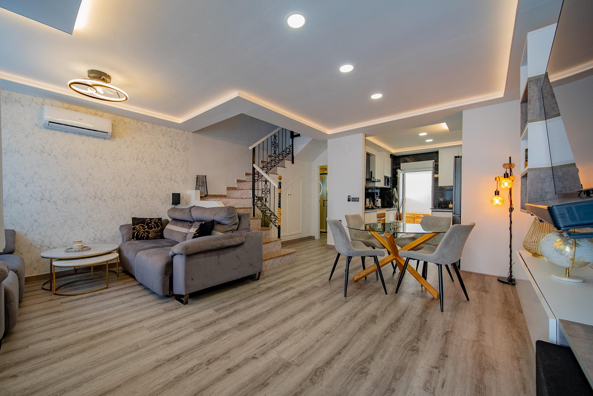 Fully Renovated Townhouse in Pau 26, Orihuela CostaLocated in a quiet residential complex with a com - Image 1