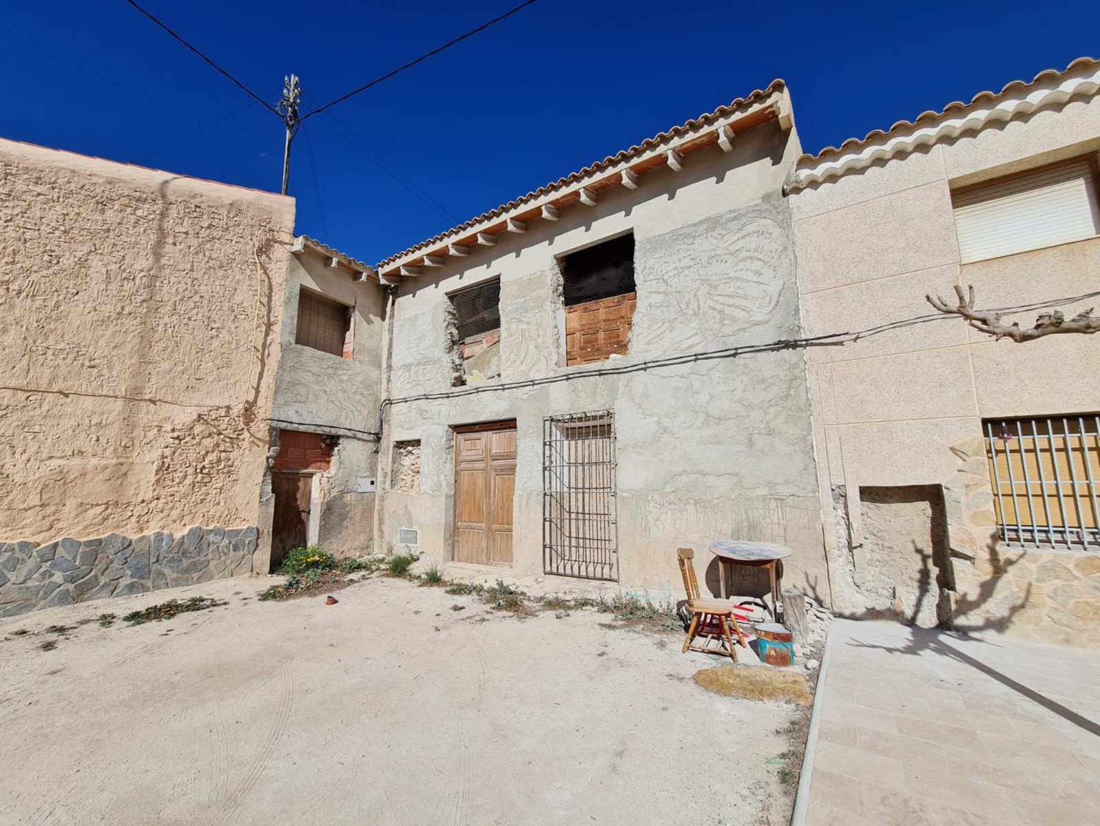 Welcome to a promising investment opportunity in the charming countryside near Pinoso - Image 1