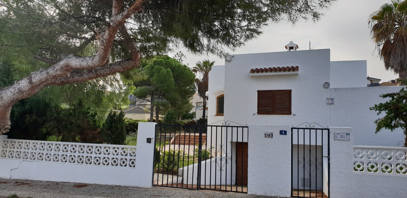 Bedrooms: 3, Bathrooms: 3, Villa in La Zenia, Alicante, Spain - Image 1