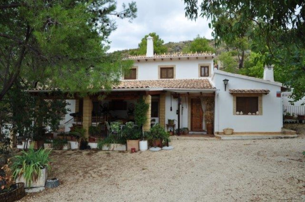 Bedrooms: 5, Bathrooms: 3, Finca in Torremanzanas, Alicante, Spain - Image 1