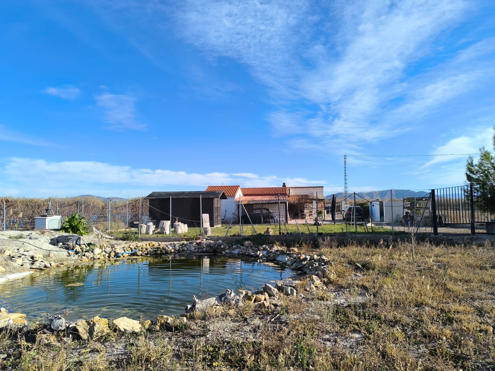 Spacious 5-Bedroom Villa with Guest Studio, Pool & Jacuzzi – Villena, AlicanteThis well-maintained v - Image 1