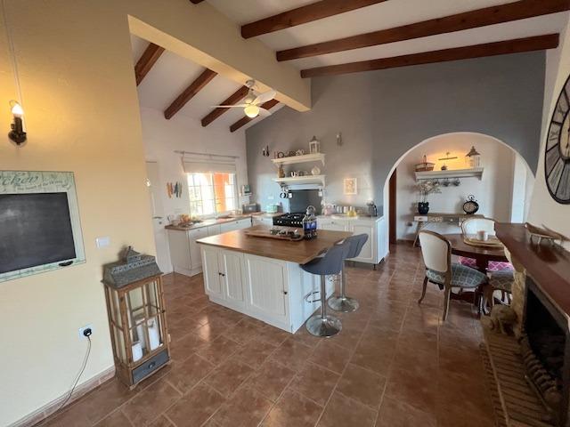 Stunning country house in Dolores, ALICANTE with 3 double bedrooms, 2 bathrooms, 2 walk-in wardrobes - Image 1